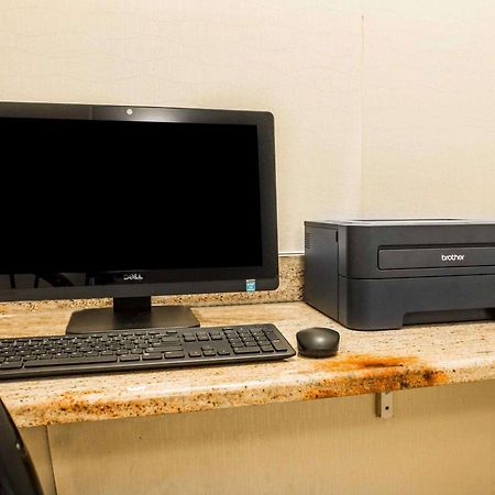 Comfort Inn Whitehall Near Michigan'S Adventure Екстер'єр фото