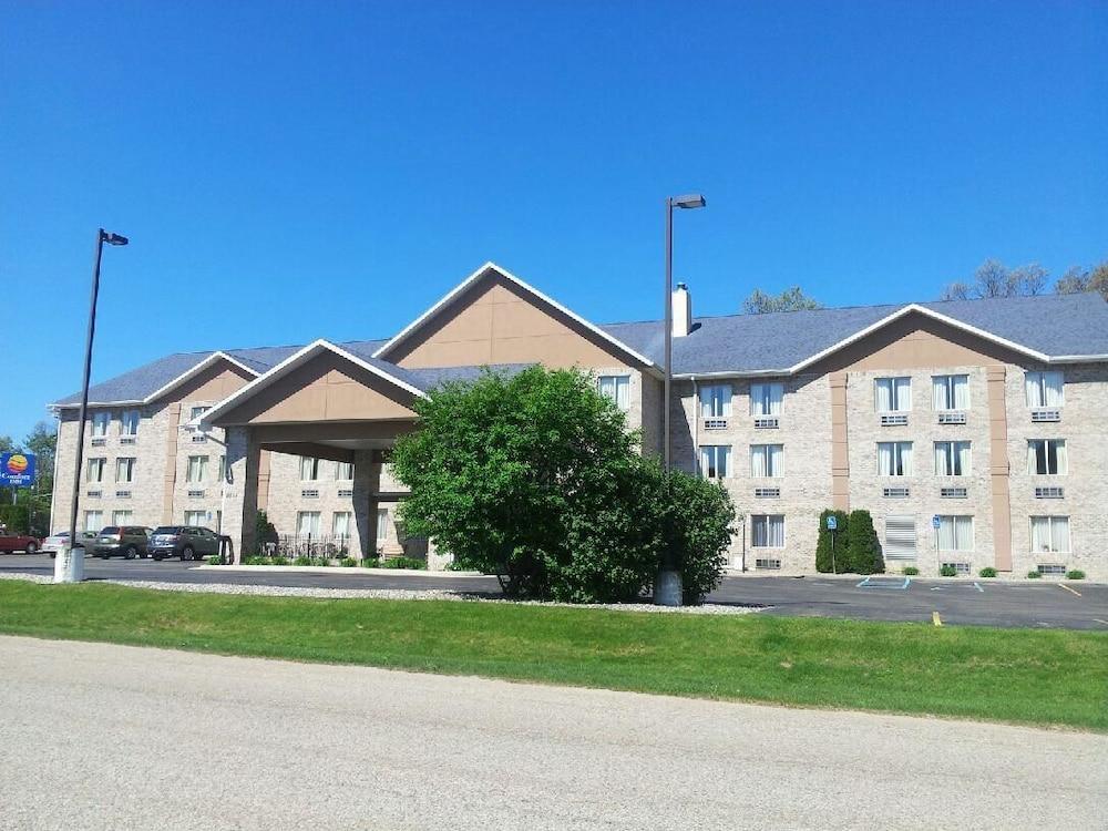 Comfort Inn Whitehall Near Michigan'S Adventure Екстер'єр фото