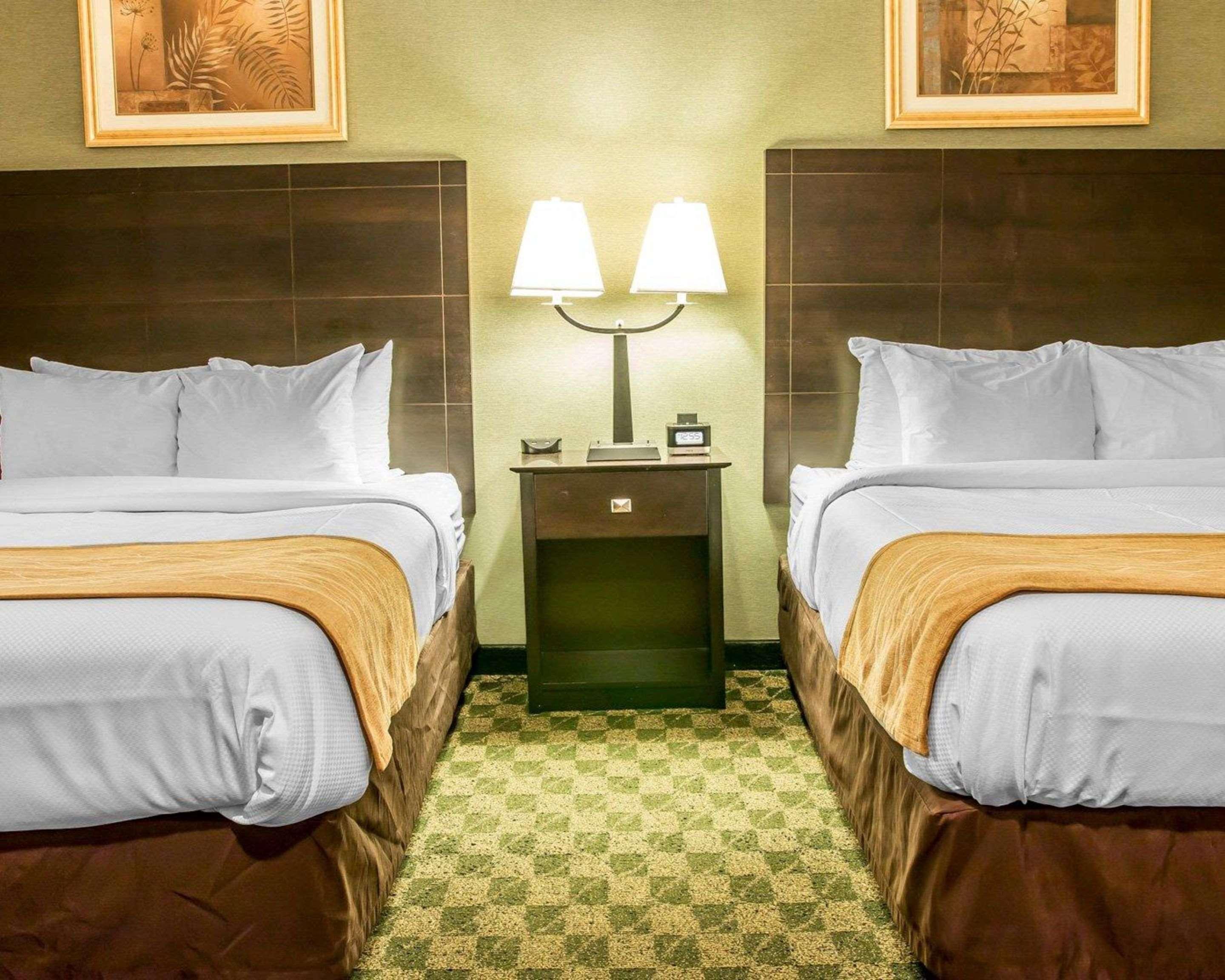 Comfort Inn Whitehall Near Michigan'S Adventure Екстер'єр фото