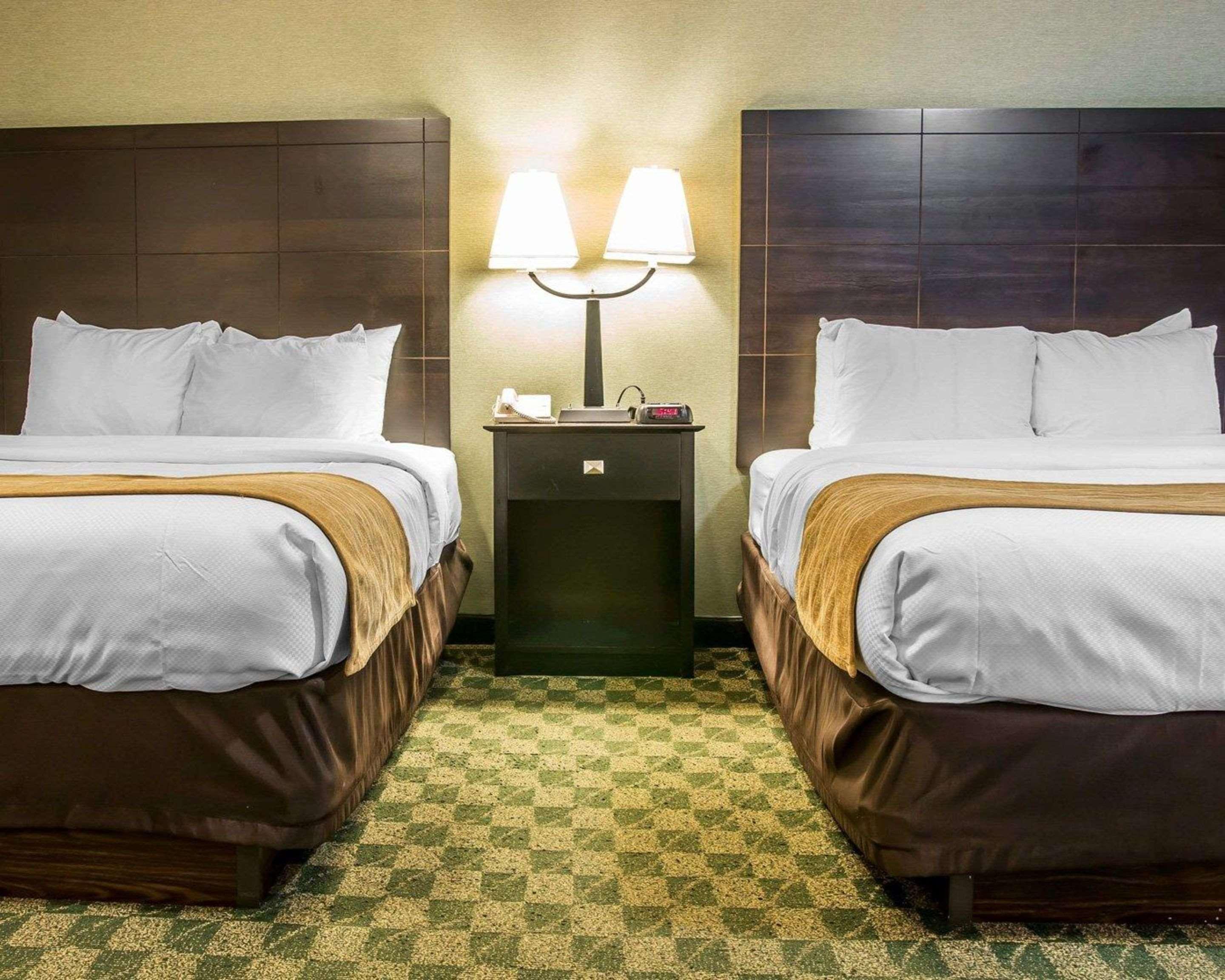 Comfort Inn Whitehall Near Michigan'S Adventure Екстер'єр фото