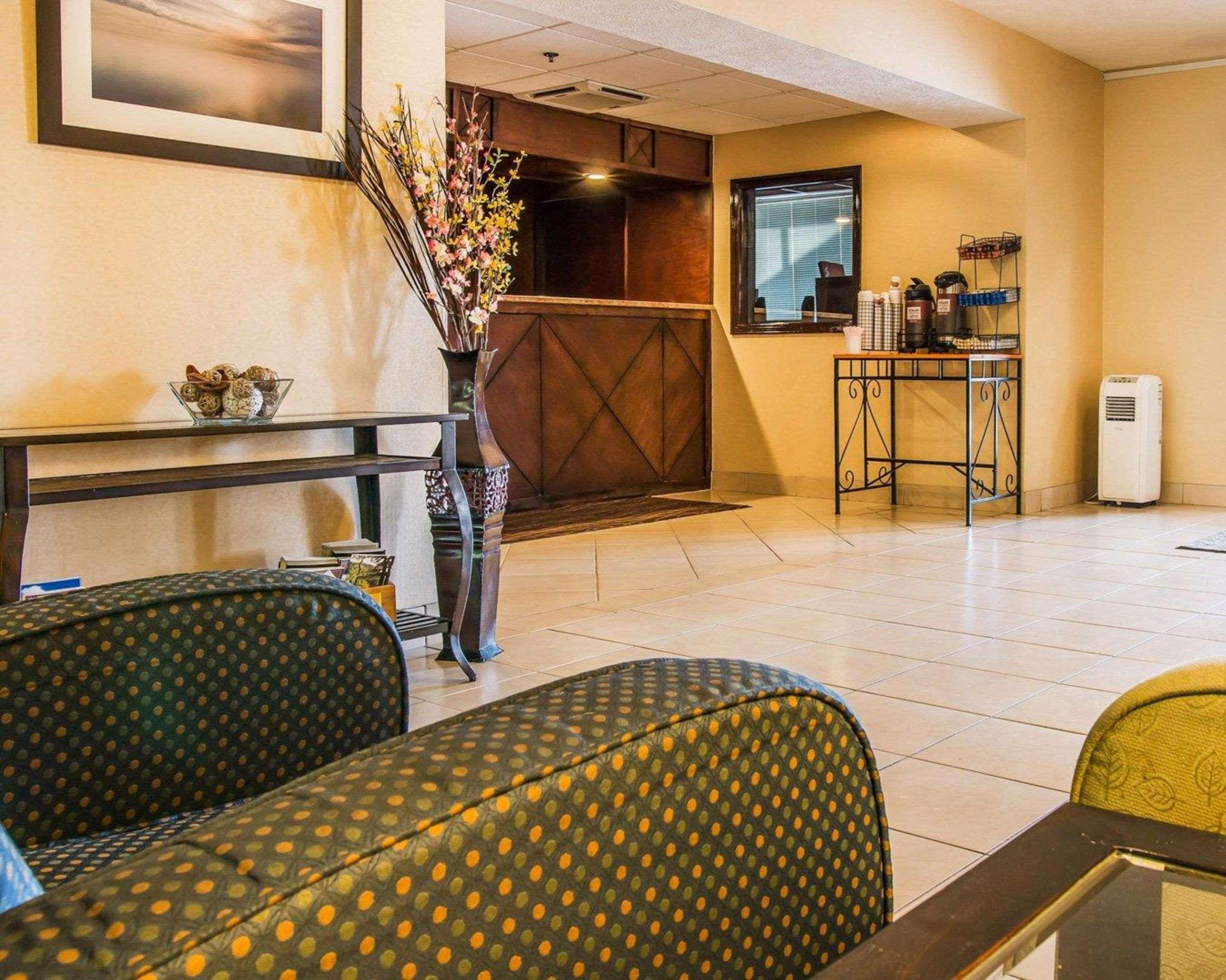 Comfort Inn Whitehall Near Michigan'S Adventure Екстер'єр фото