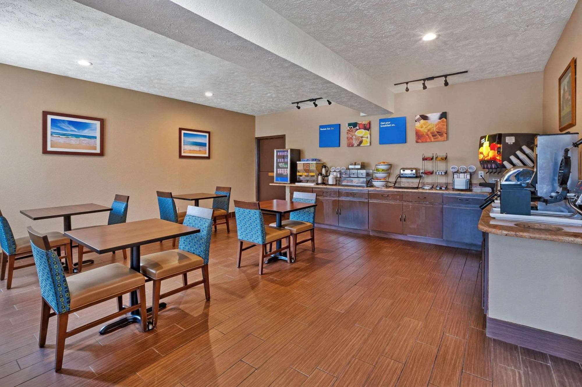 Comfort Inn Whitehall Near Michigan'S Adventure Екстер'єр фото