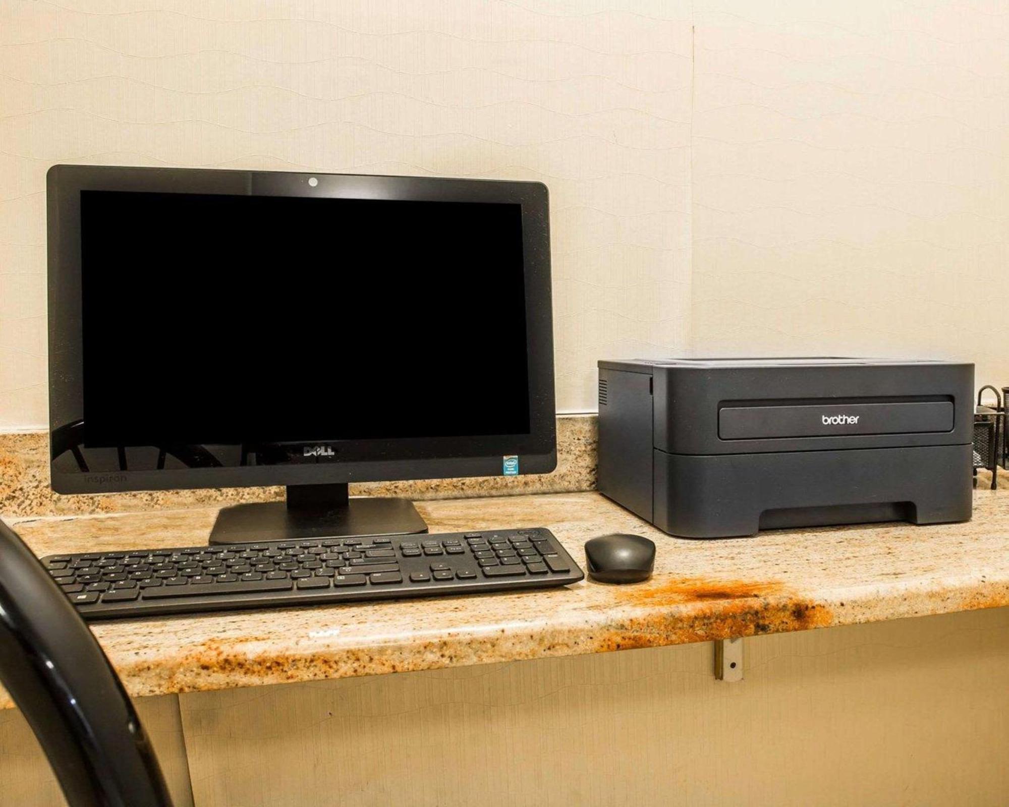 Comfort Inn Whitehall Near Michigan'S Adventure Екстер'єр фото