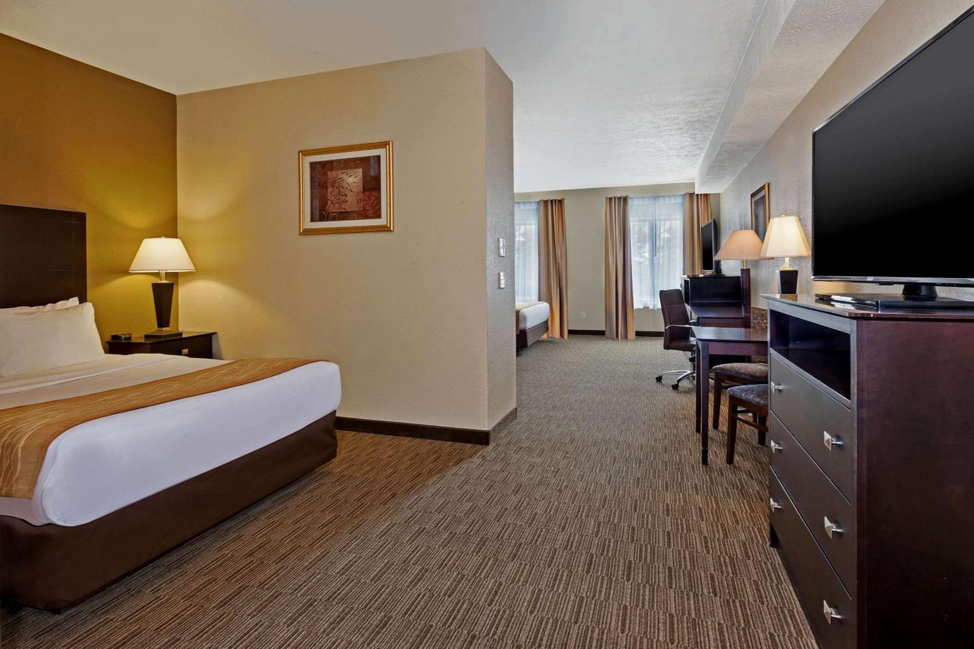Comfort Inn Whitehall Near Michigan'S Adventure Екстер'єр фото