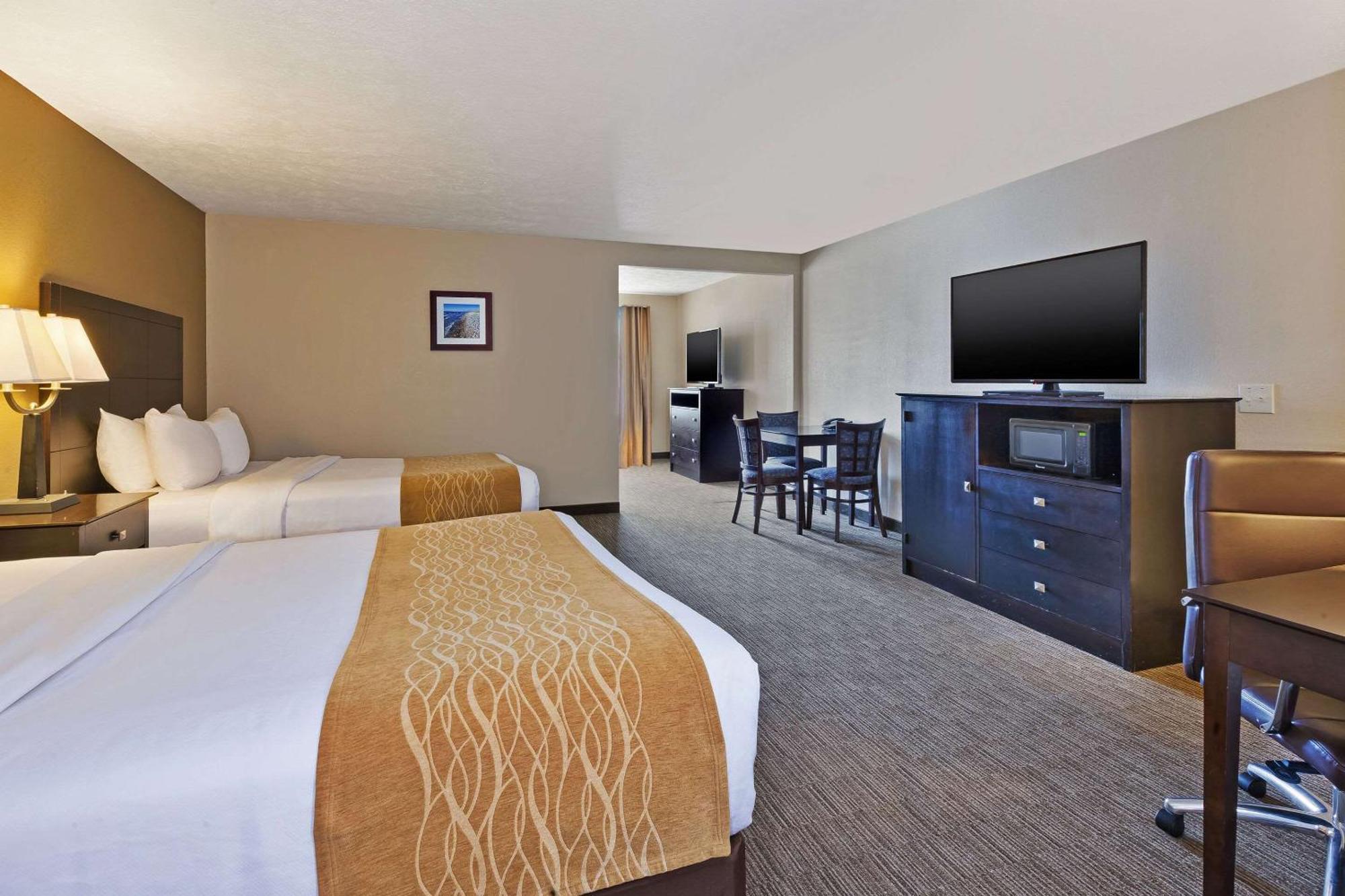 Comfort Inn Whitehall Near Michigan'S Adventure Екстер'єр фото