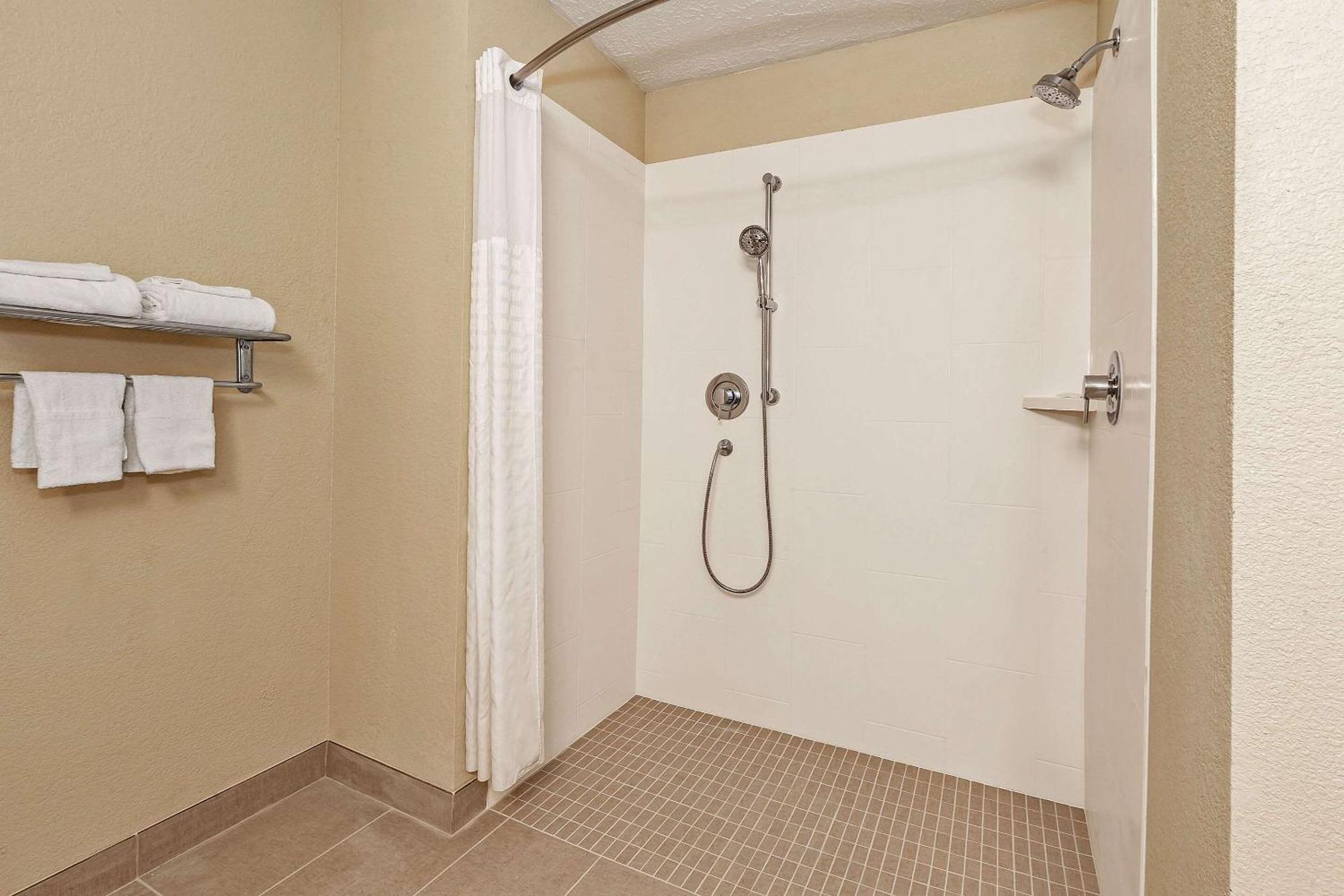 Comfort Inn Whitehall Near Michigan'S Adventure Екстер'єр фото