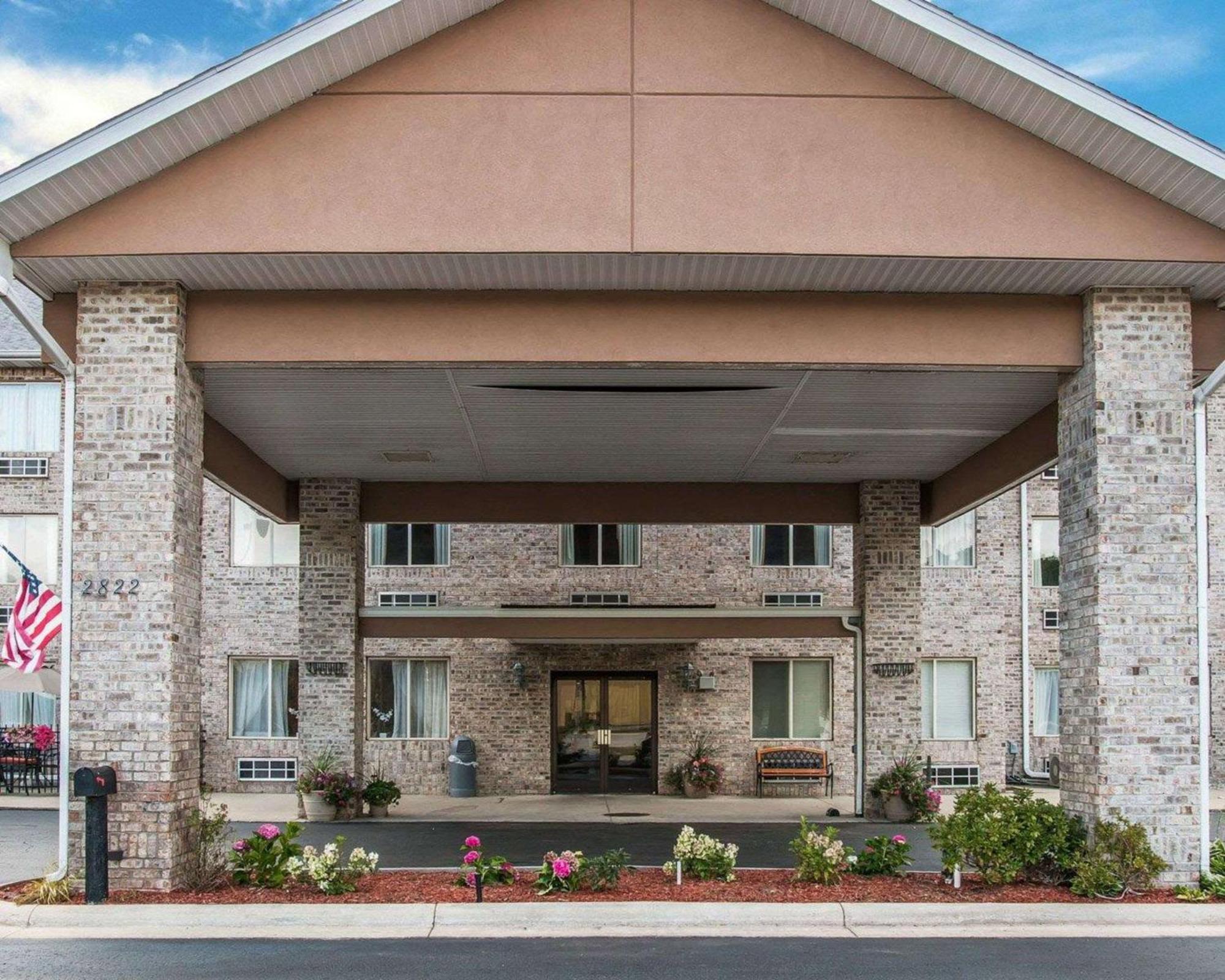 Comfort Inn Whitehall Near Michigan'S Adventure Екстер'єр фото